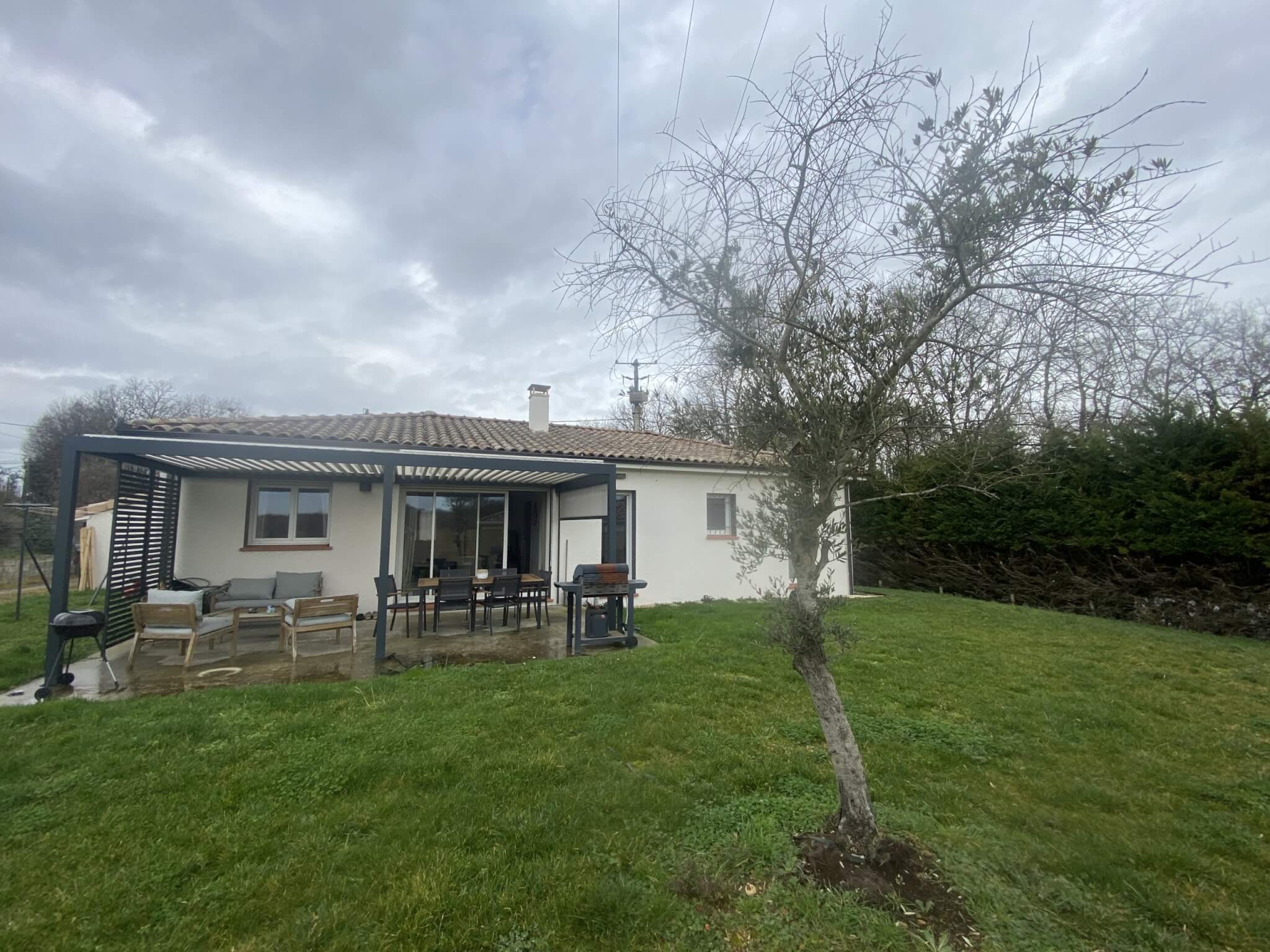 MAISON 2014 PP AVEC GARAGE SUR 832 M² DE JARDIN