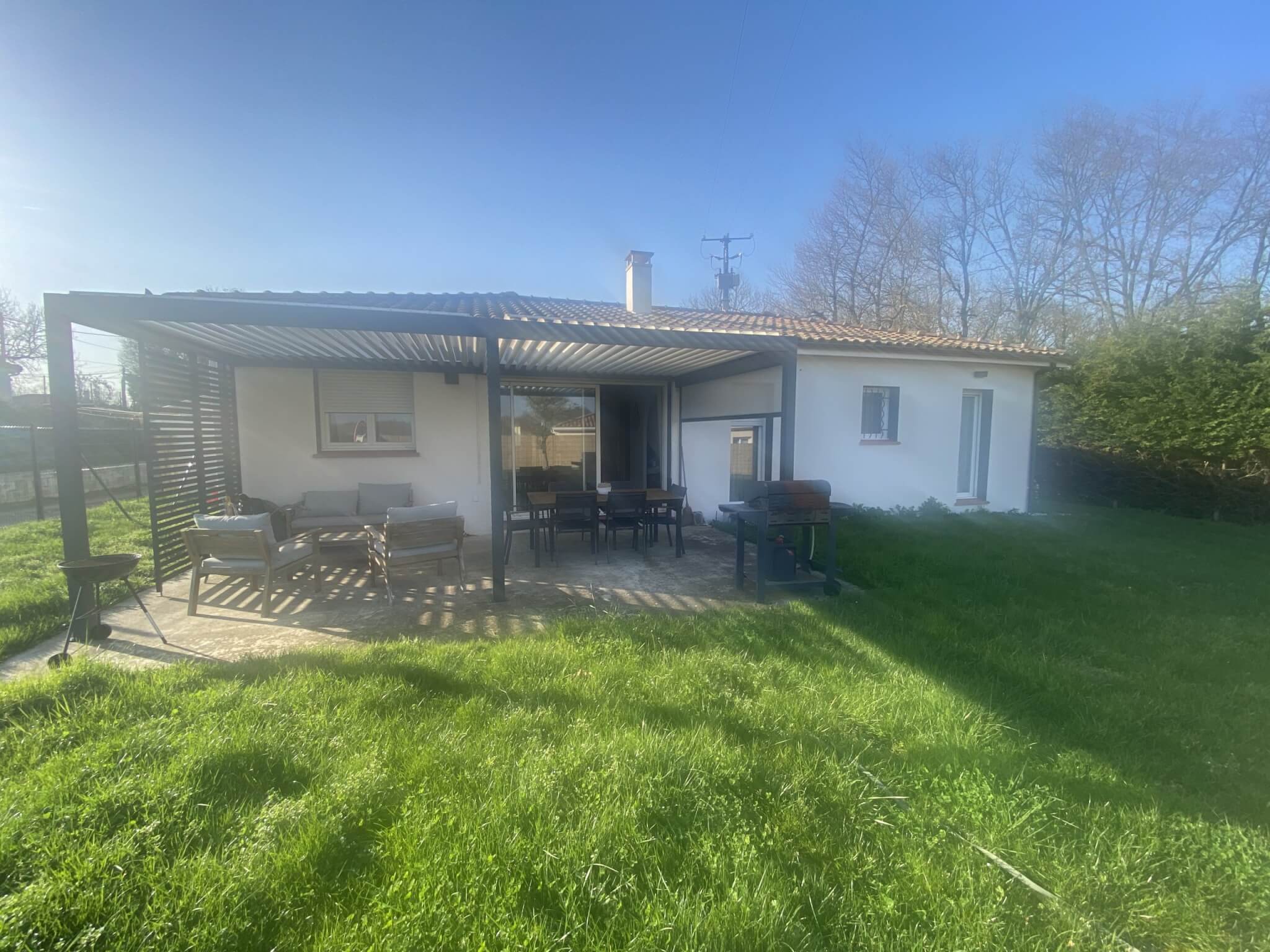 MAISON 2014 PP AVEC GARAGE SUR 832 M² DE JARDIN